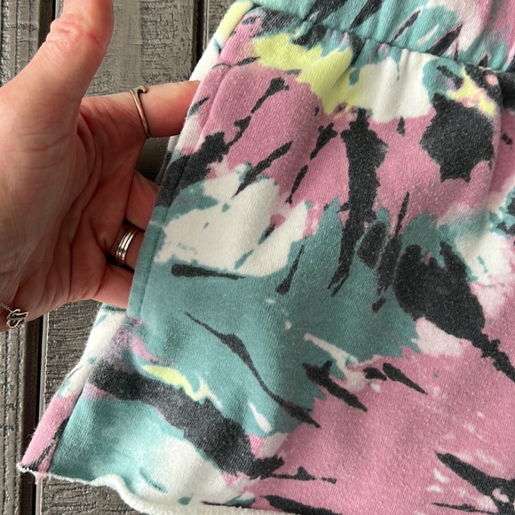 Colsie Tie Dyed Rolled Hem Cropped Sweatshirt and Shorts Set - Picture 4 of 9